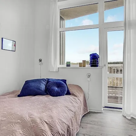 4 Bedroom Stunning In Løkken