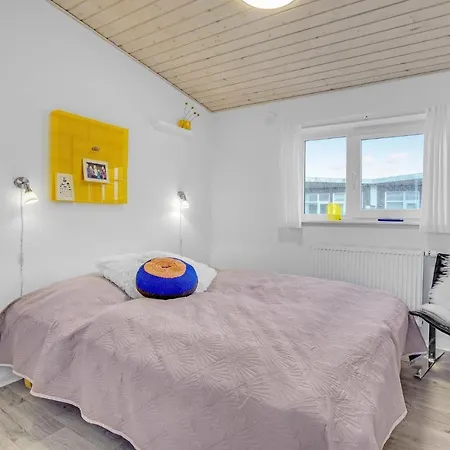 4 Bedroom Stunning In Сasa de vacaciones Løkken